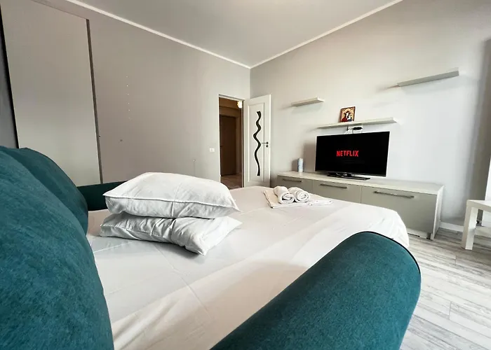 Grand Mamaia Lake Apartments