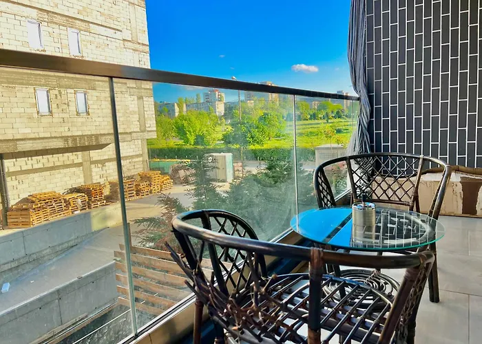 Grand Mamaia Lake Apartments