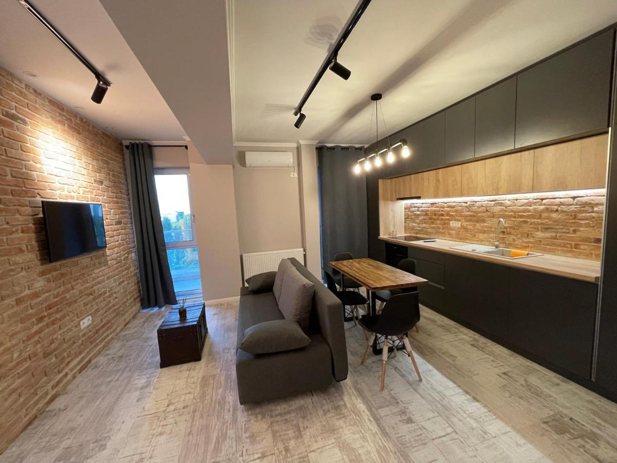 Grand Mamaia Lake Apartment