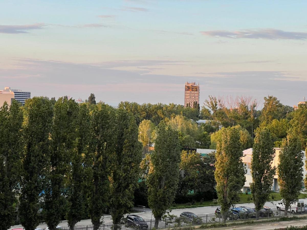 Grand Mamaia Lake Constanta