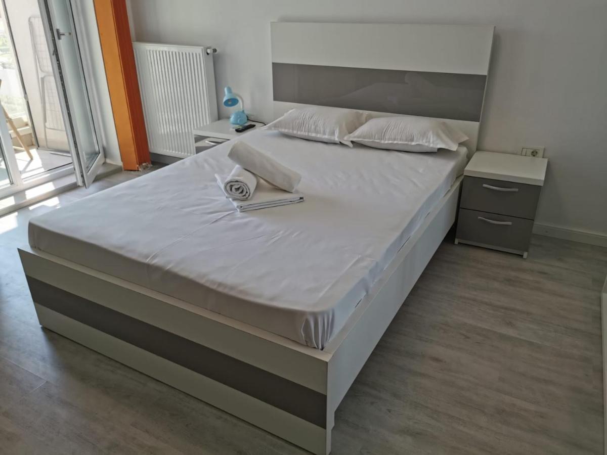 Grand Mamaia Lake Apartment
