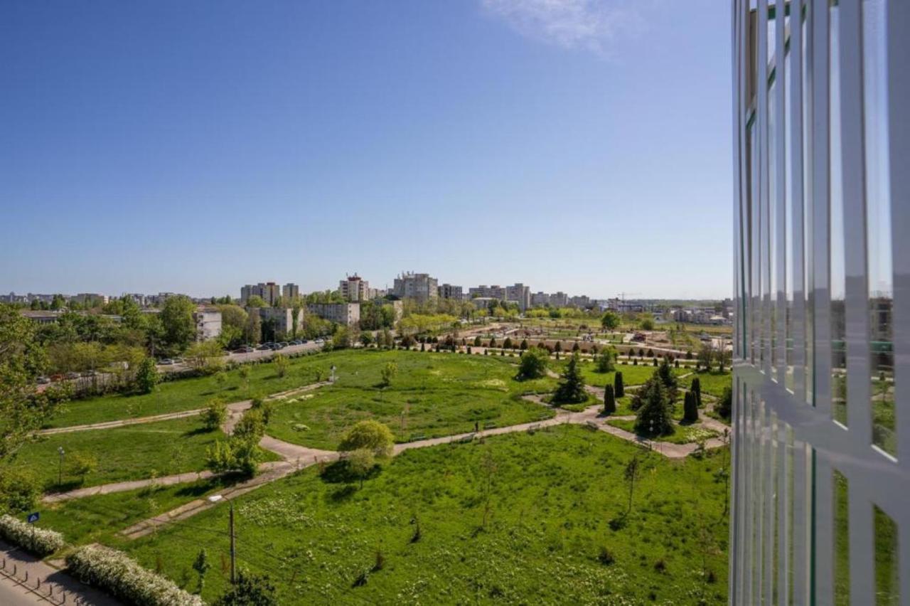 Grand Mamaia Lake