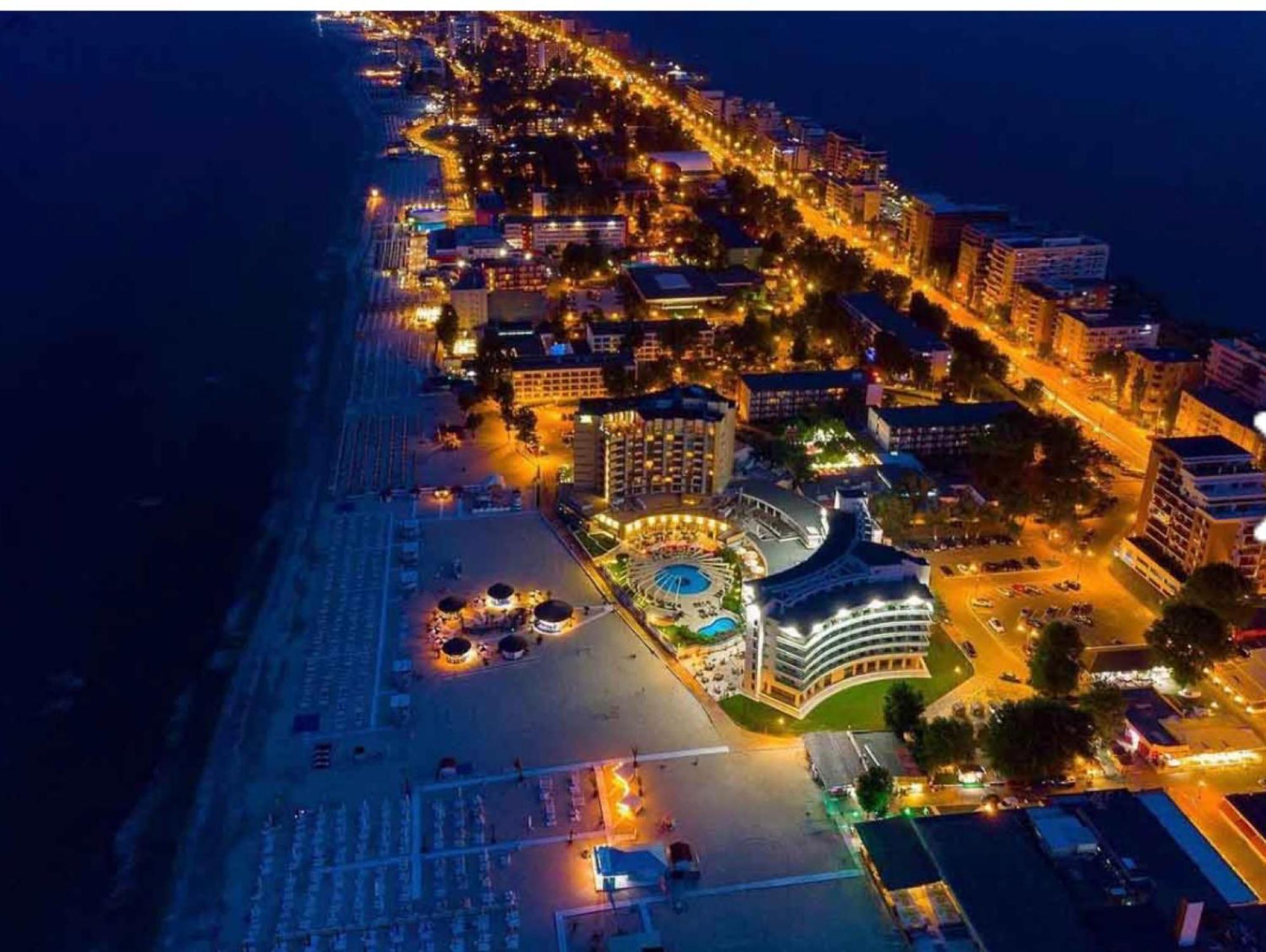 Grand Mamaia Lake Apartment