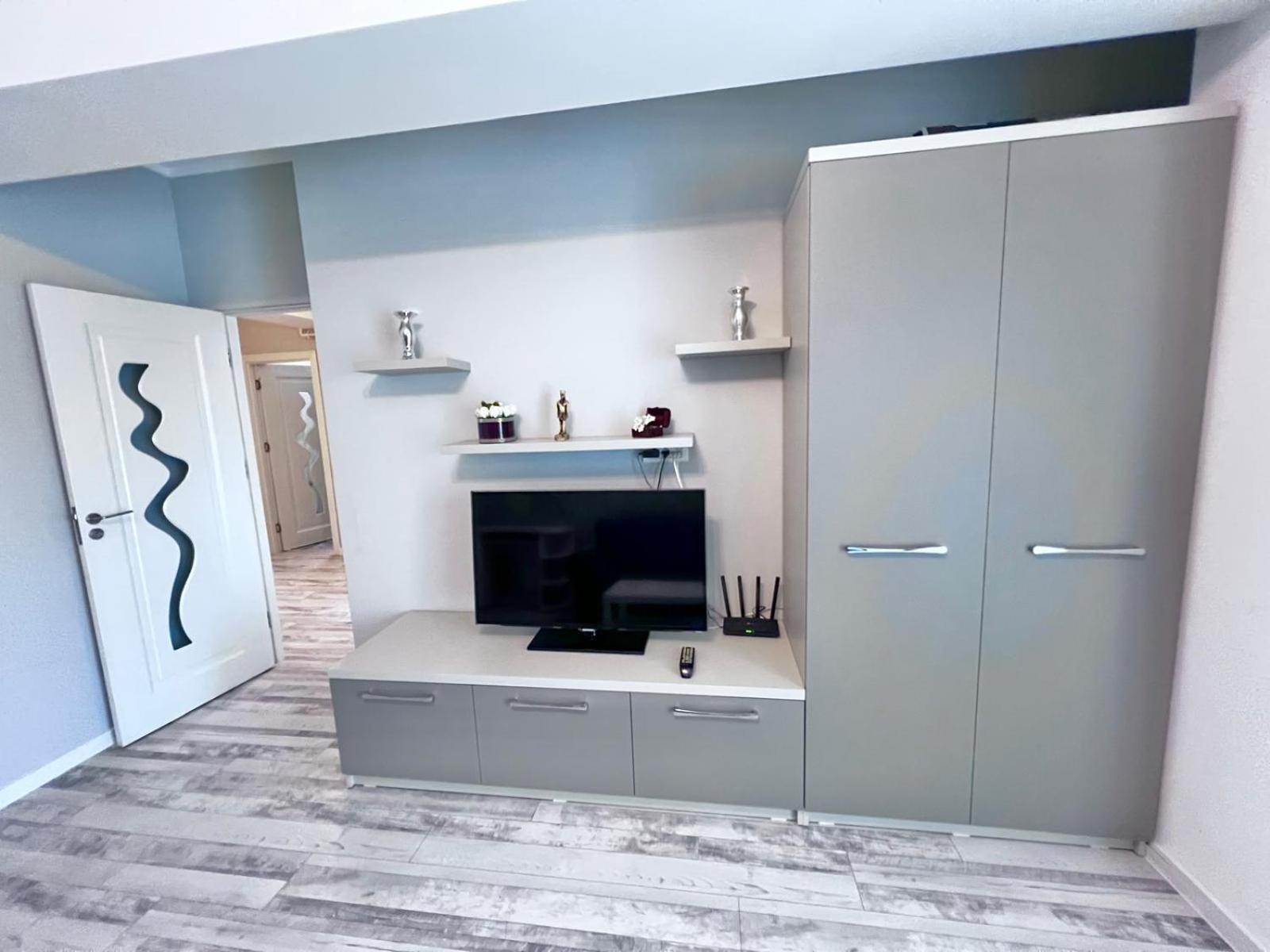 Grand Mamaia Lake Apartment